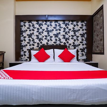 Hotel O J P Inn Near Patel Nagar Metro Station Нью-Дели Экстерьер фото