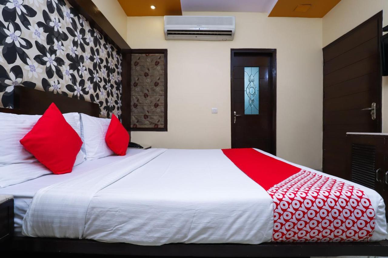 Hotel O J P Inn Near Patel Nagar Metro Station Нью-Дели Экстерьер фото