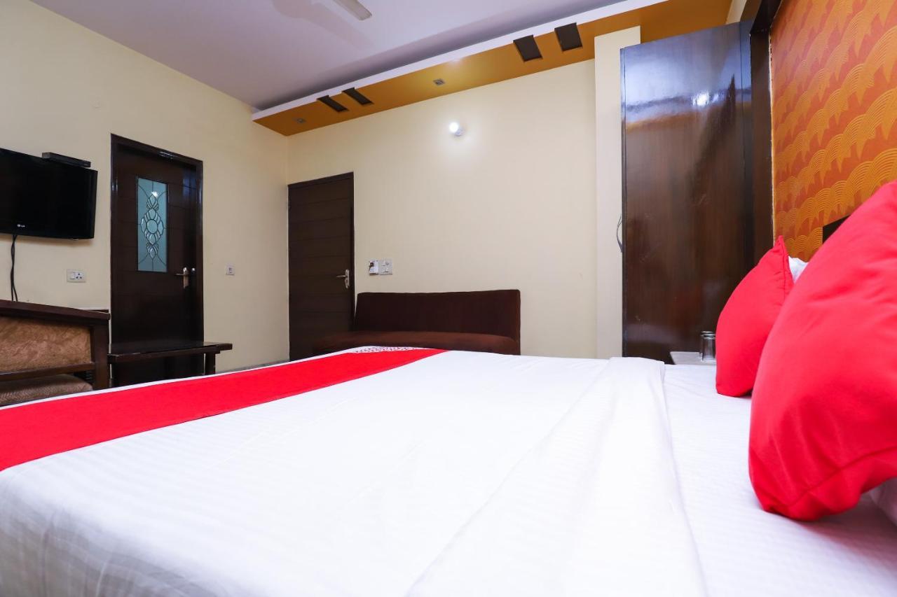 Hotel O J P Inn Near Patel Nagar Metro Station Нью-Дели Экстерьер фото