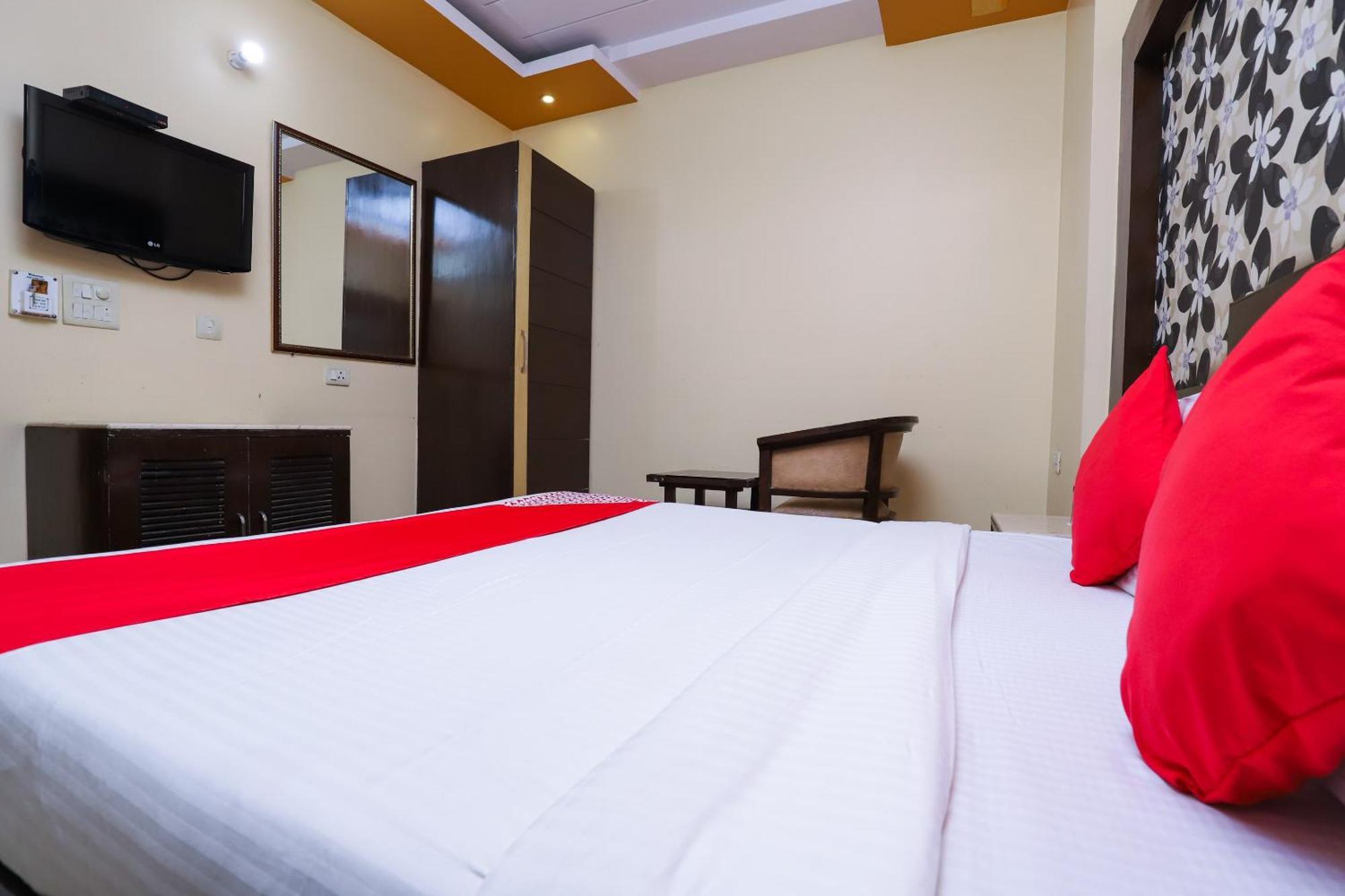 Hotel O J P Inn Near Patel Nagar Metro Station Нью-Дели Экстерьер фото