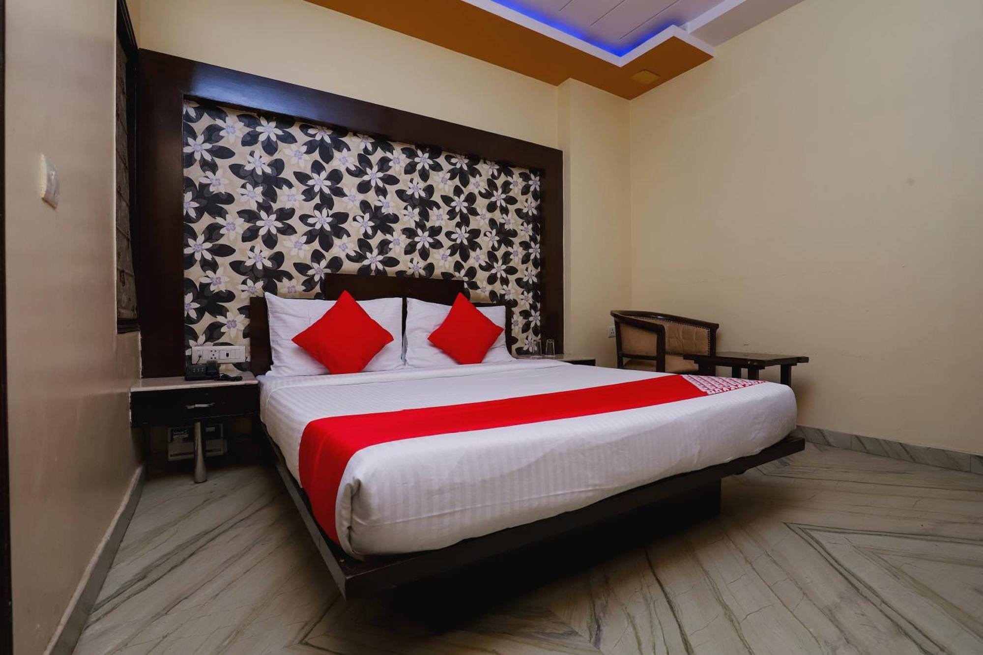 Hotel O J P Inn Near Patel Nagar Metro Station Нью-Дели Экстерьер фото