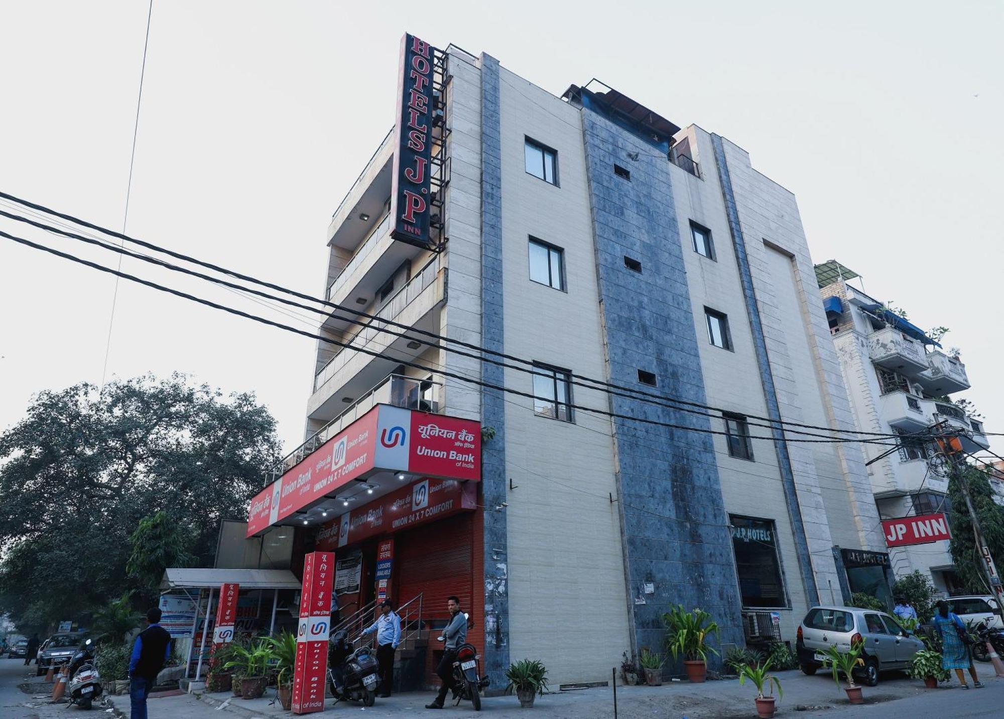 Hotel O J P Inn Near Patel Nagar Metro Station Нью-Дели Экстерьер фото