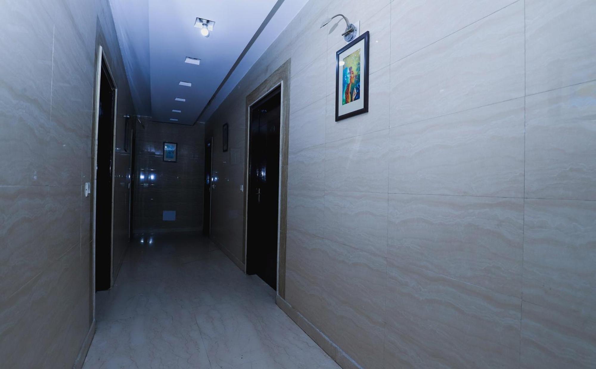 Hotel O J P Inn Near Patel Nagar Metro Station Нью-Дели Экстерьер фото