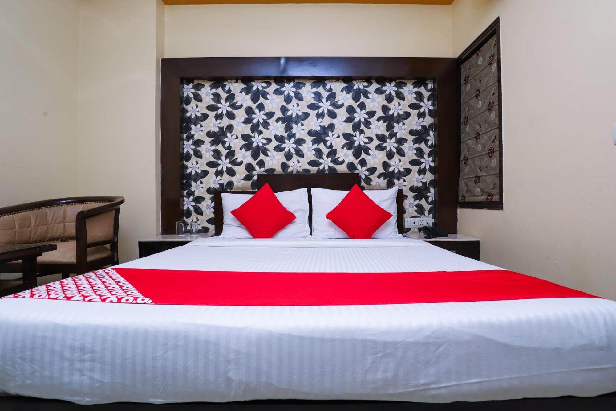 Hotel O J P Inn Near Patel Nagar Metro Station Нью-Дели Экстерьер фото